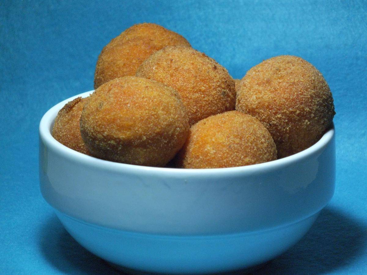 ilustrasi cheese ball pedas