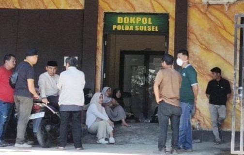 Keluarga almarhum Prada Herul Muhammad Nail saat berada di Rumah Sakit (RS) Bhayangkara, Minggu (12/10/2025) / Foto : Istimewa 