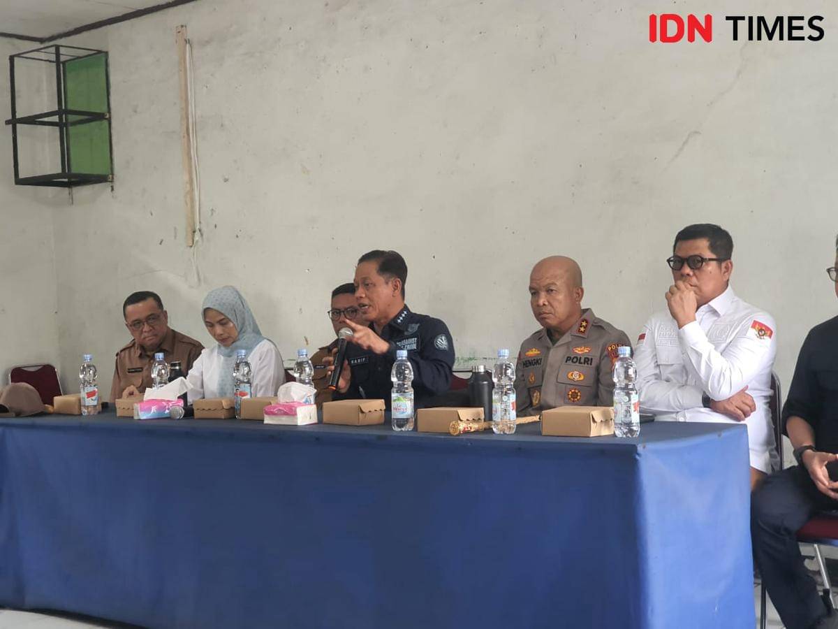 Menteri LH Hanif dan pejabat di Banten 