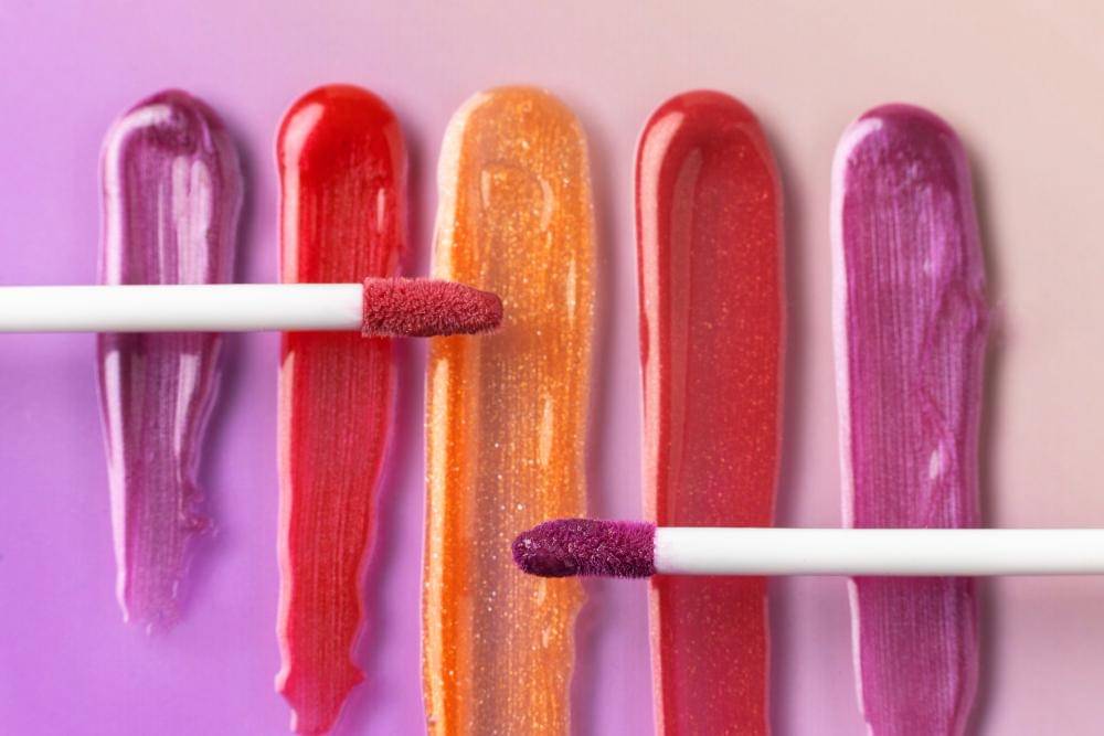 Ilustrasi lip gloss dan lip glaze