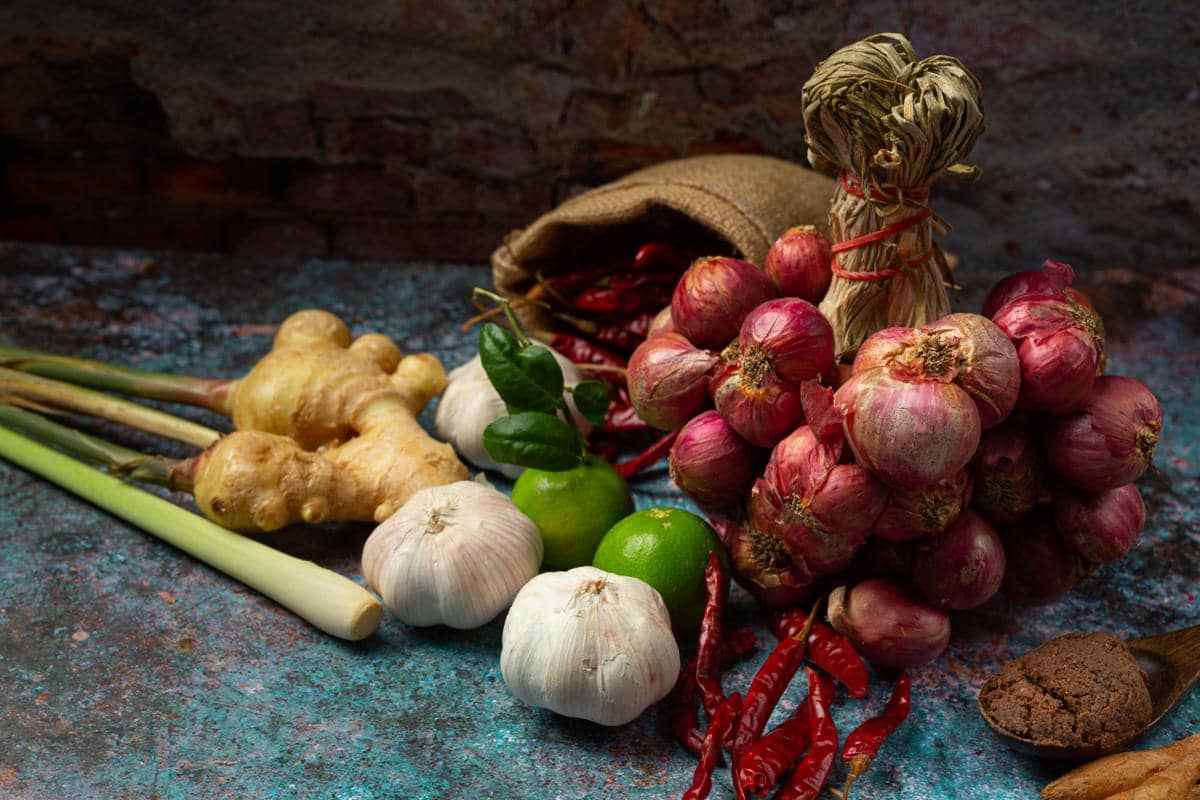 ilustrasi rempah-rempah yang segar untuk bahan soto Betawi
