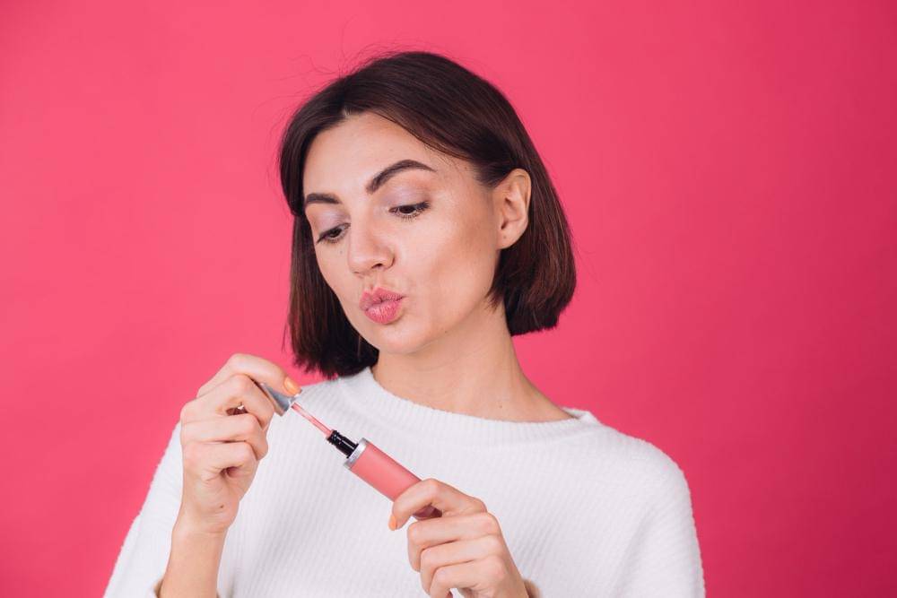 Ilustrasi lip gloss dan lip glaze