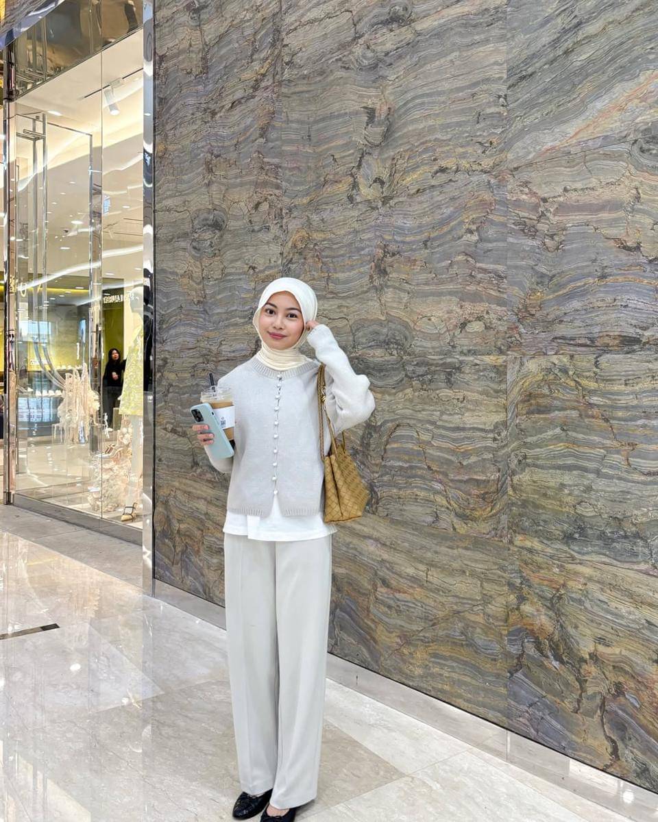 ide outfit smart casual ala Nadhifa Tsana.