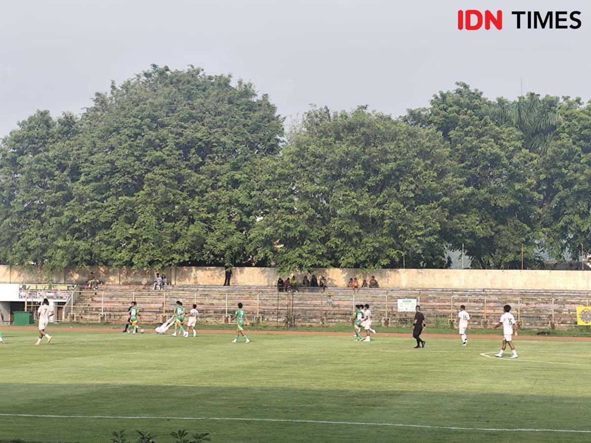 Uji coba Nusantara Lampung FC vs Sriwijaya FC di Stadion Pahoman. (IDN Times/Muhaimin)
