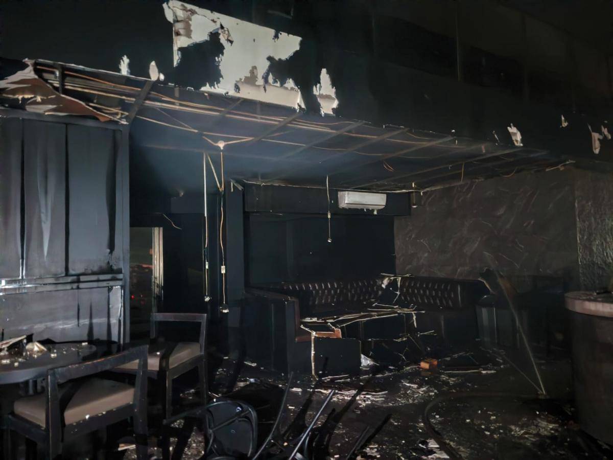 Suasana ruangan VIP di Radar Space yang terbakar. (IDN Times/DamkarBalam)