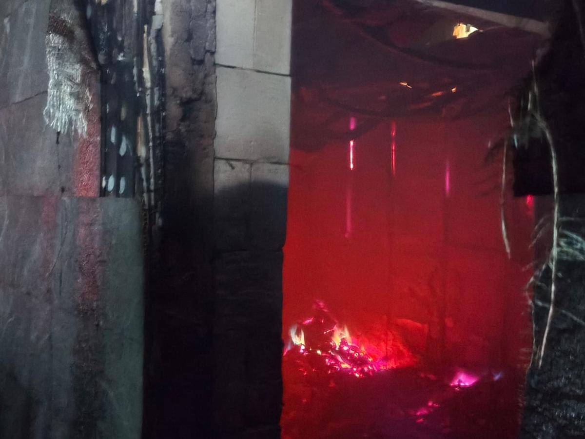 Suasana ruangan VIP di Radar Space yang terbakar. (IDN Times/DamkarBalam)
