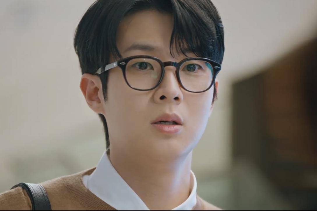 Kim Woo Ju (Choi Woo Shik) dalam drakor Would You Marry Me