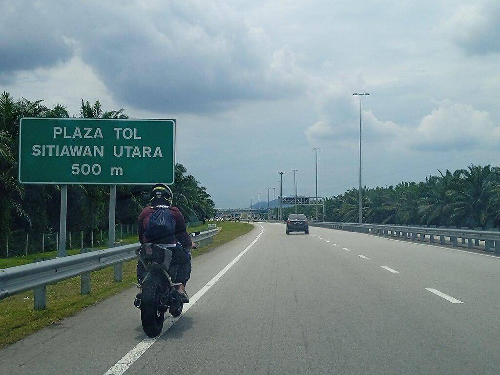potret motor masuk tol di Malaysia (commons.wikimedia.org/Wiki Farazi)