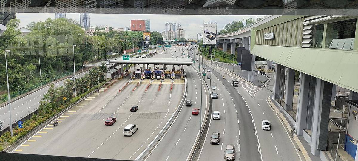 potret jalan tol di Malaysia (commons.wikimedia.org/Zh9567)
