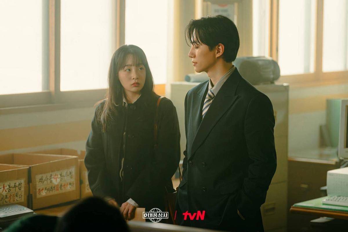Cuplikan drama Korea Typhoon Family 