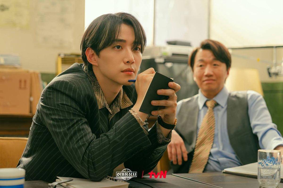 Cuplikan drama Korea Typhoon Family 