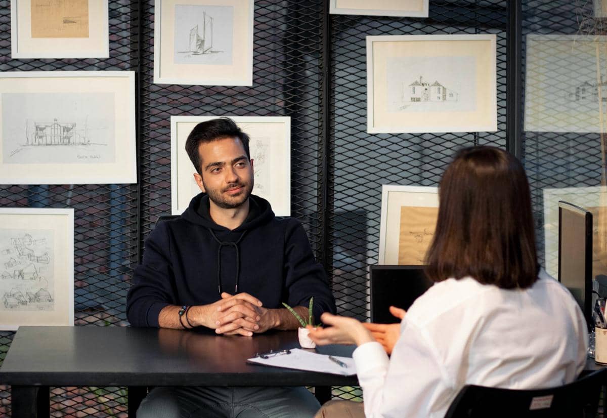 ilustrasi proses interview kerja (unsplash.com/Mina Rad)