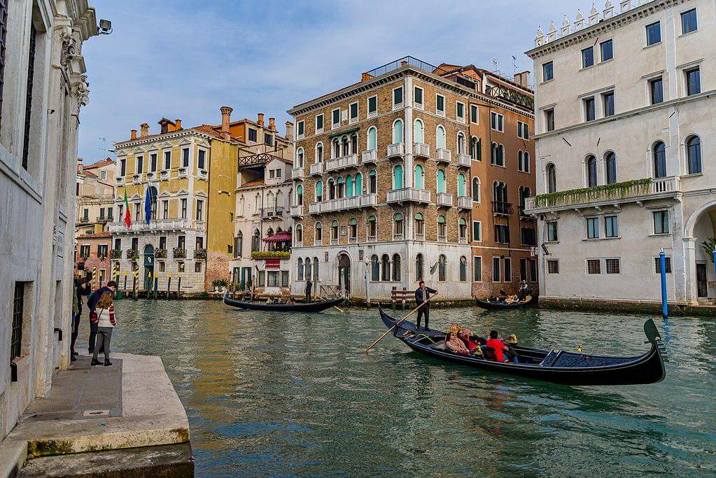ilustrasi gondola di Venesia, Italia