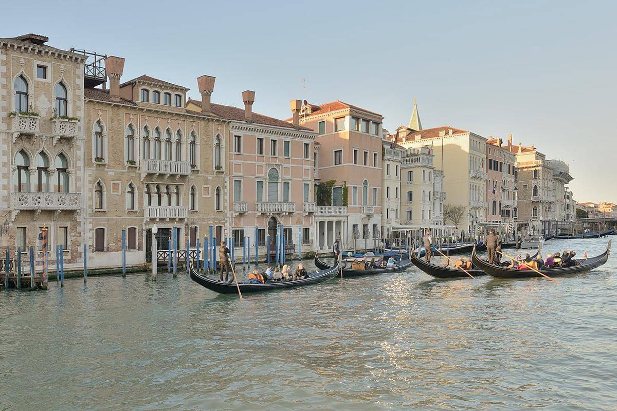 ilustrasi gondola di Venesia, Italia