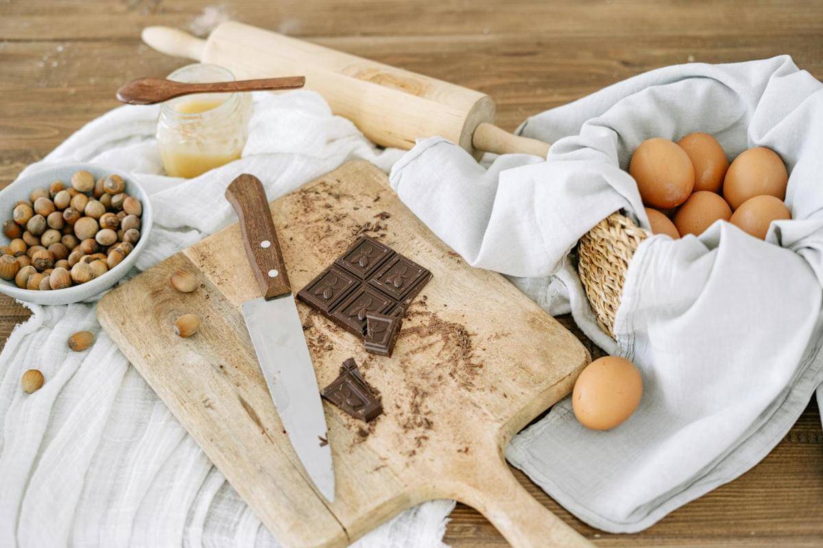 ilustrasi bahan valrhona brownies (pexels.com/Ivan Samkov)