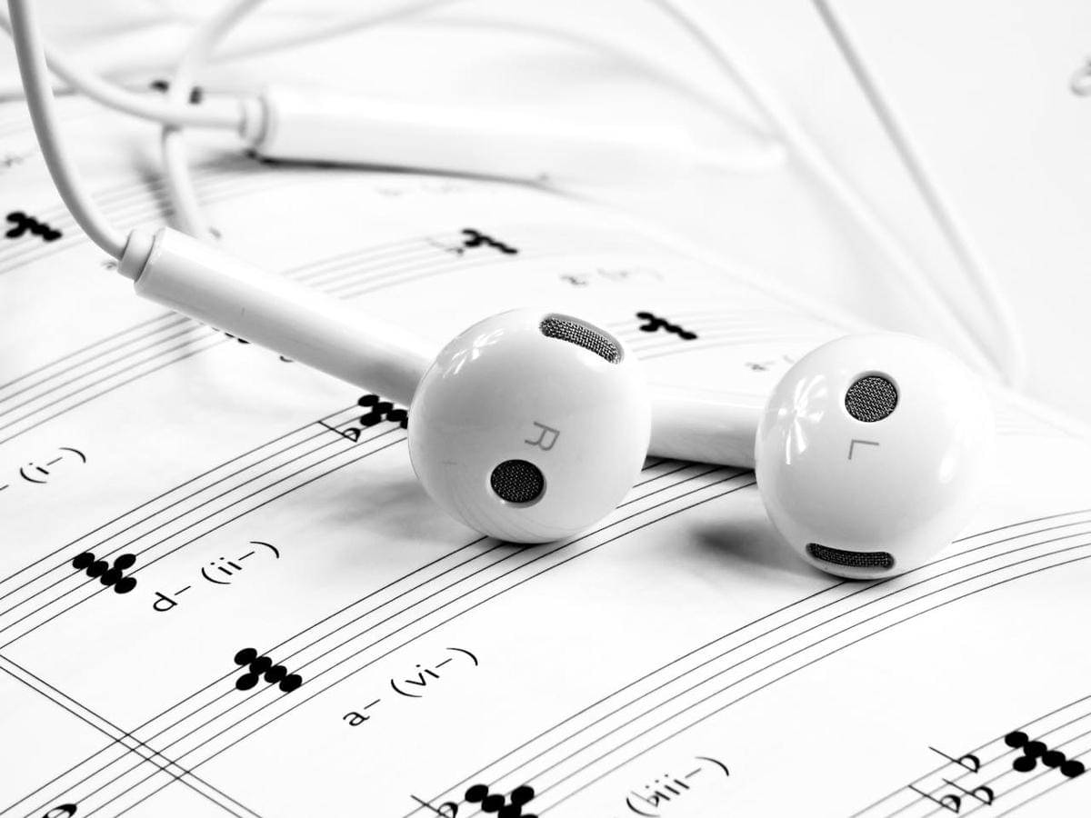 ilustrasi earphone