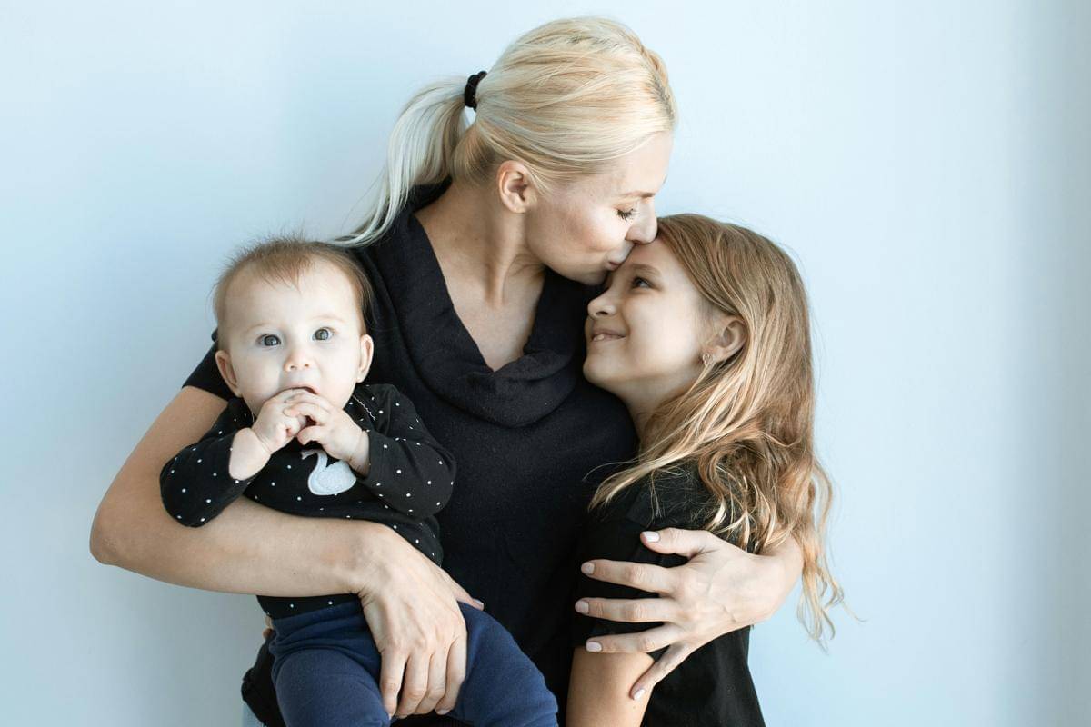 ilustrasi ibu dan anak-anaknya