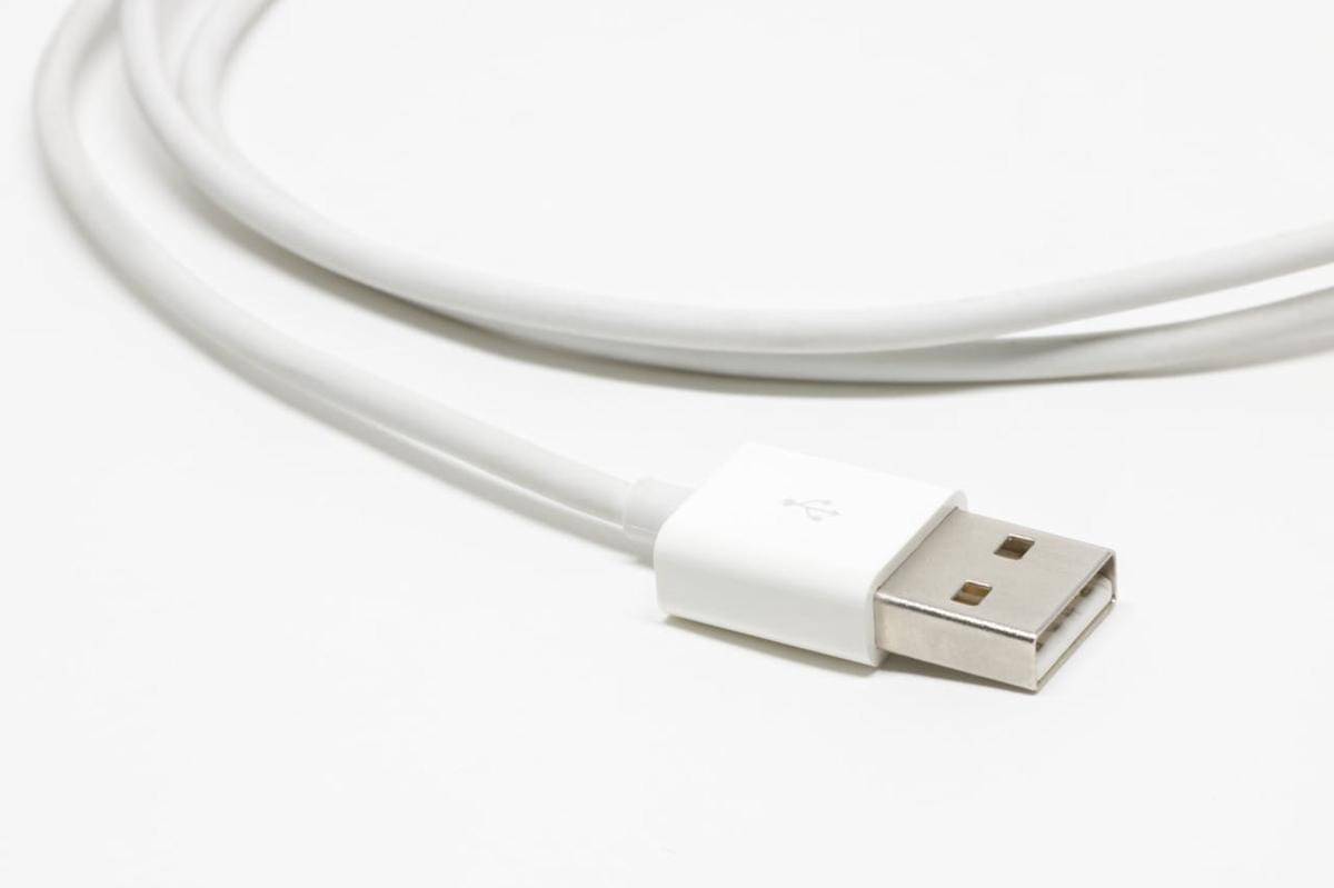 ilustrasi kabel USB