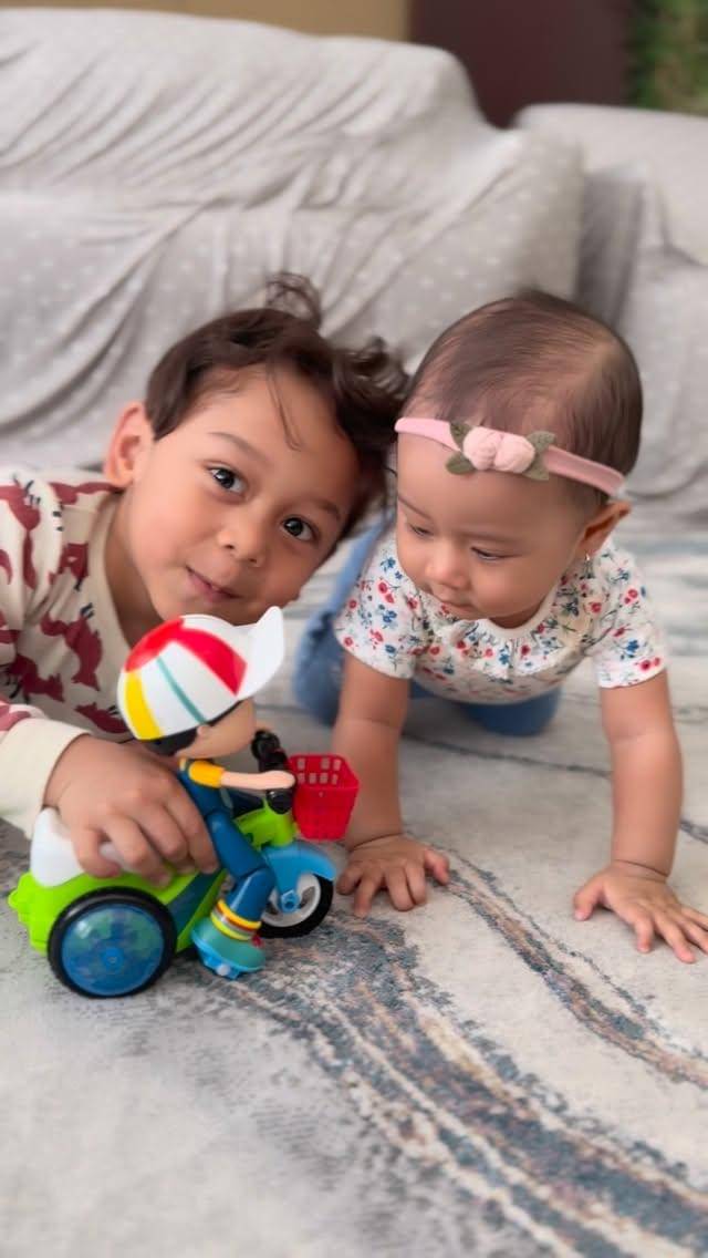 potret keakraban Levian dan Leshia