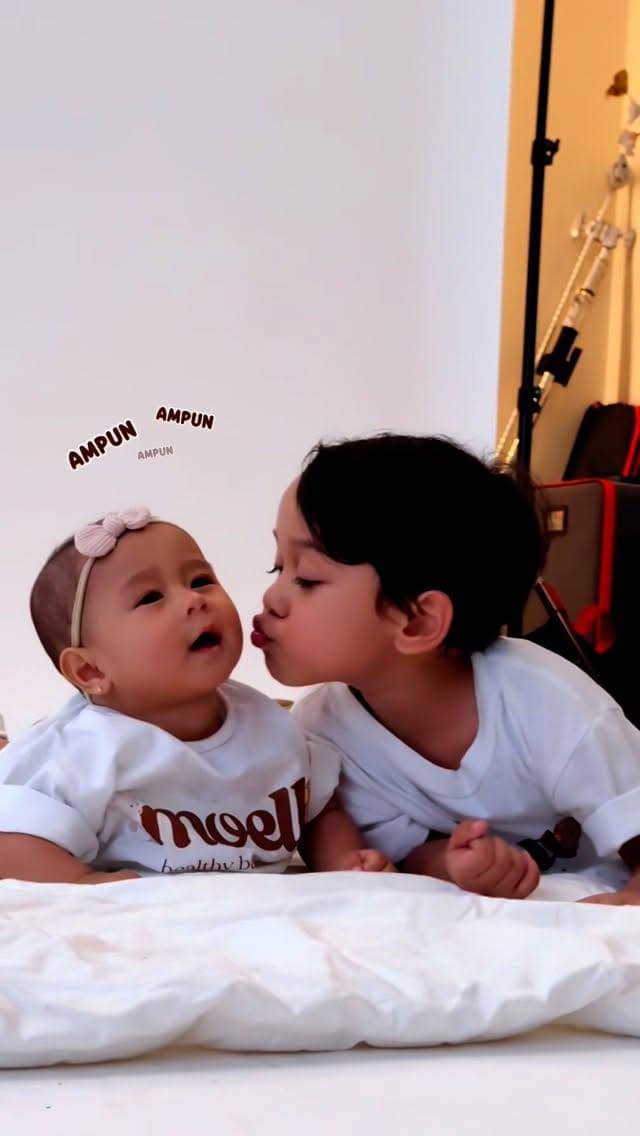 potret keakraban Levian dan Leshia