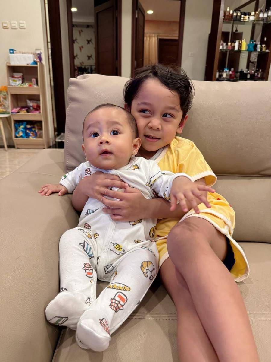 potret keakraban Levian dan Leshia