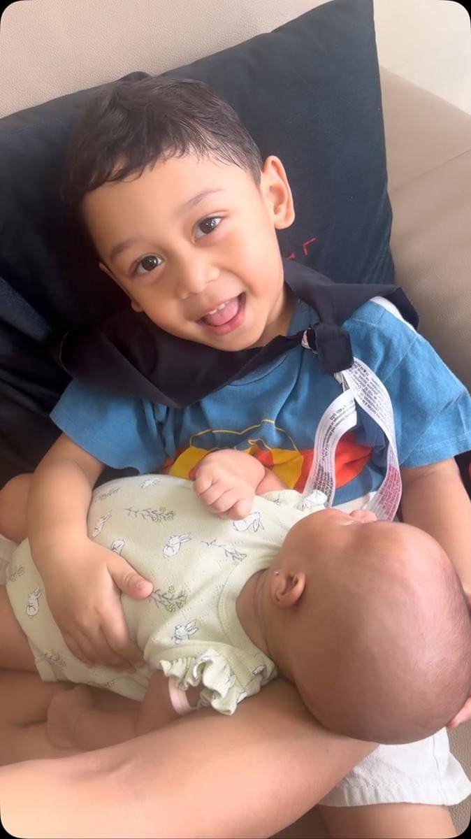 potret keakraban Levian dan Leshia