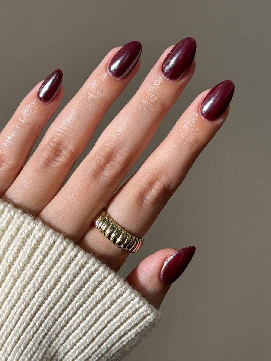Inspirasi nail art toasted nails (instagram.com/avrnailswatches)
