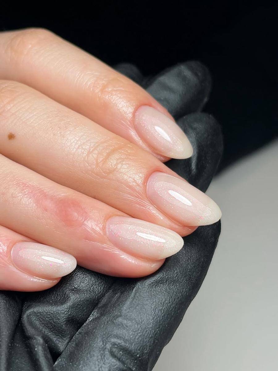 Inspirasi nail art toasted nails (instagram.com/paintedbyloz)