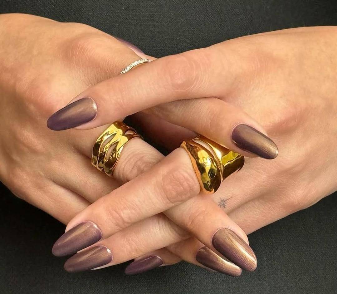 Inspirasi nail art toasted nails (instagram.com/tombachik)