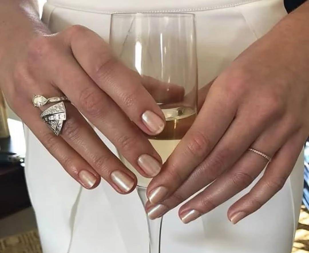 Inspirasi nail art toasted nails (instagram.com/tombachik)