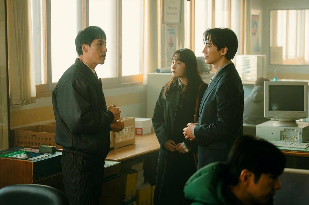 Cuplikan drama Korea Typhoon Family