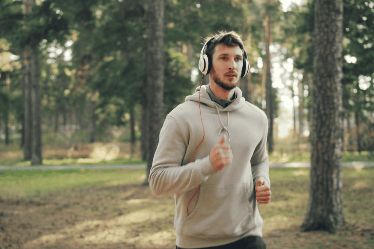 ilustrasi pria sedang berolahraga