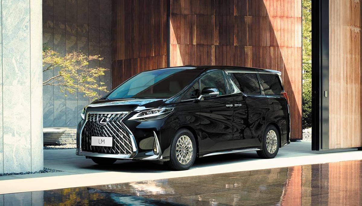 Lexus LM 350 7-Seater (lexus.co.id)