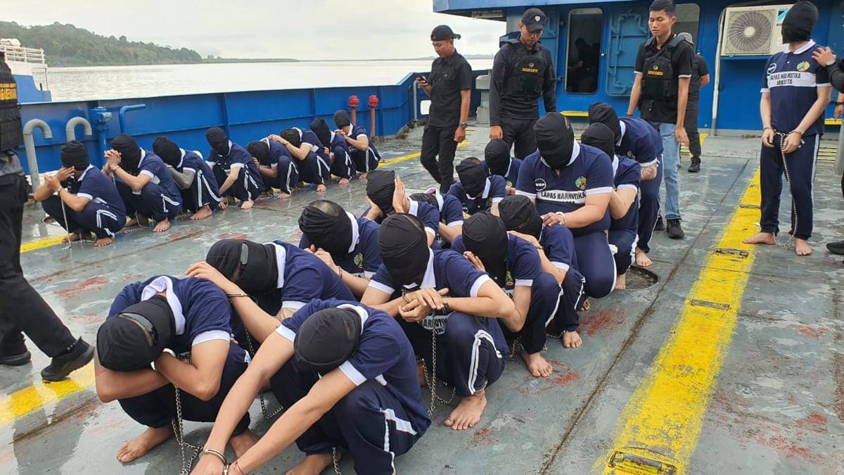 Napi atau warga binaan diboyong ke Nusa Kambangan
