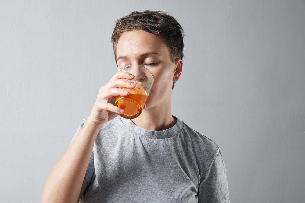 Potret orang minum