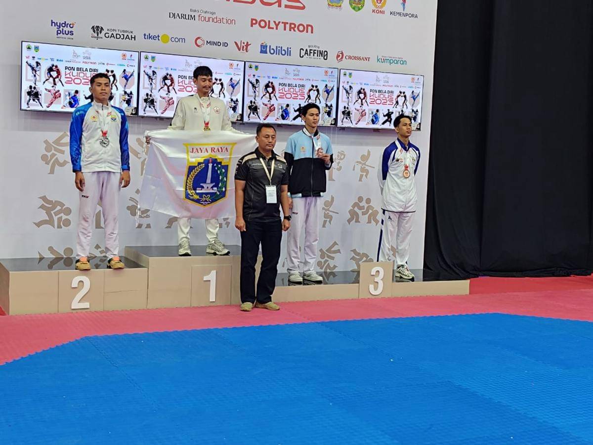 Atlet taekwondo Sumut meraih medali perunggudi PON Bela Diri Kudus (dok.media PON Bela Diri Sumut)