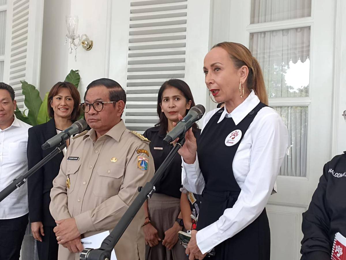 Gubernur DKI Jakarta, Pramono Anung di Balai Kota, Senin (13/10/2025). (IDN Times/Dini Suciatiningrum)
