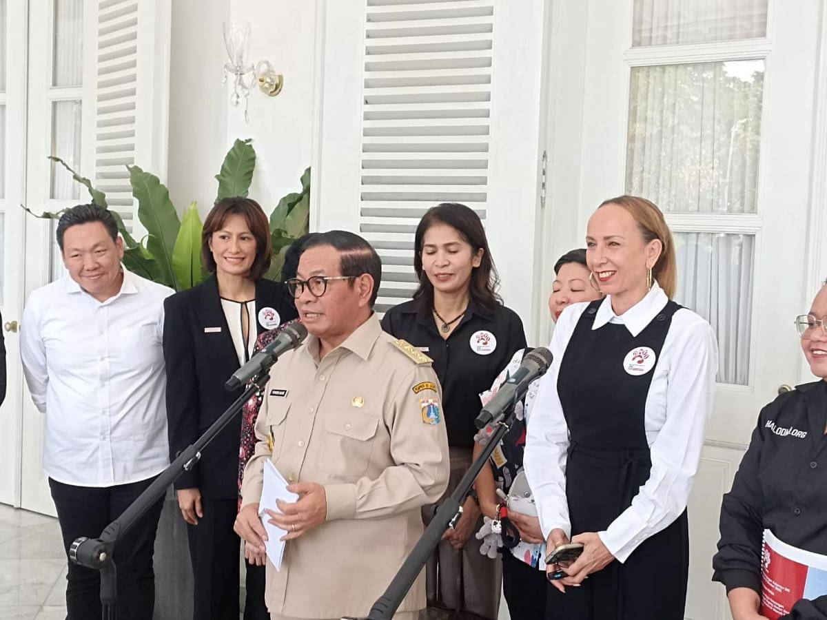 Gubernur DKI Jakarta, Pramono Anung di Balai Kota, Senin (13/10/2025). (IDN Times/Dini Suciatiningrum)