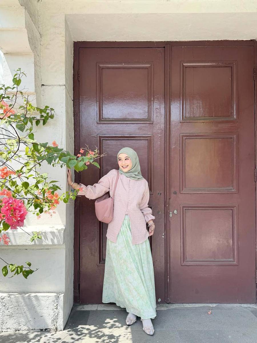 potret gaya pastel ala Ravira Naila