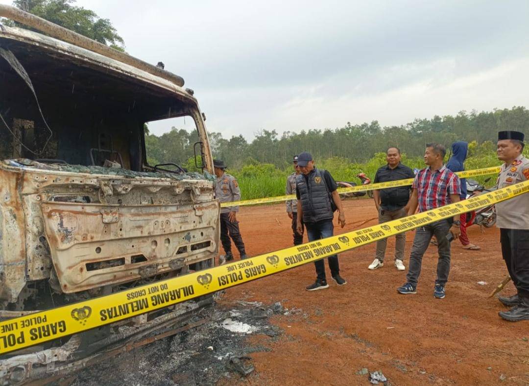 Truk Fuso terbakar di kebun tebu OI, satu orang tewas. (Dok. Polres OI)