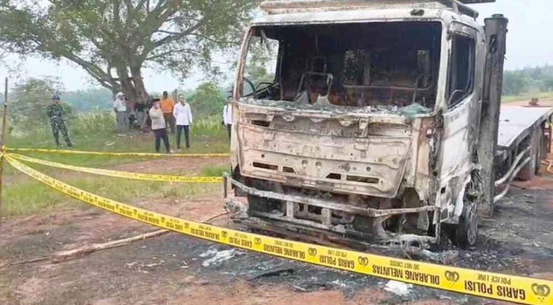 Truk Fuso terbakar di kebun tebu OI, satu orang tewas. (Dok. Polres OI)
