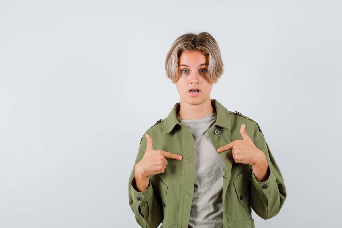 ilustrasi pria mengenakan hijau zaitun