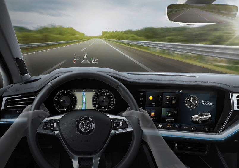 ilustrasi Head Up Display (volkswagen-newsroom.com)