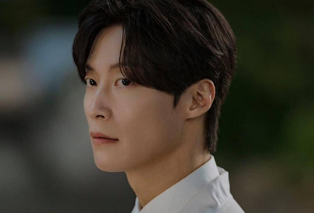 Heo Nam Jun di drama A Hundred Memories