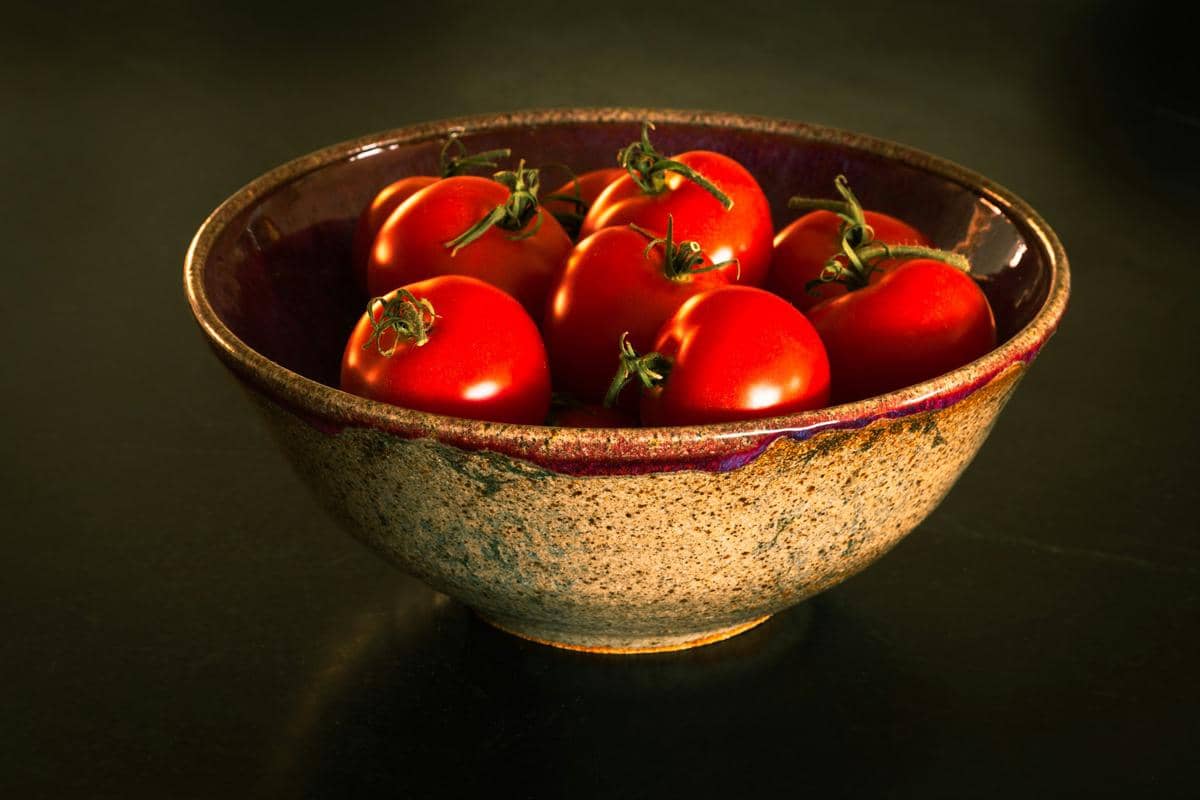 Potret tomat merah untuk membuat wedang tomat (unsplash.com/Earl Wilcox)