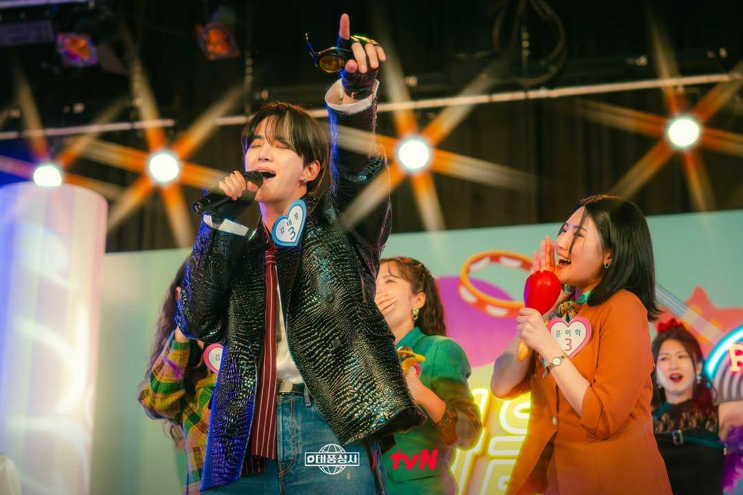 cuplikan drama Typhoon Family