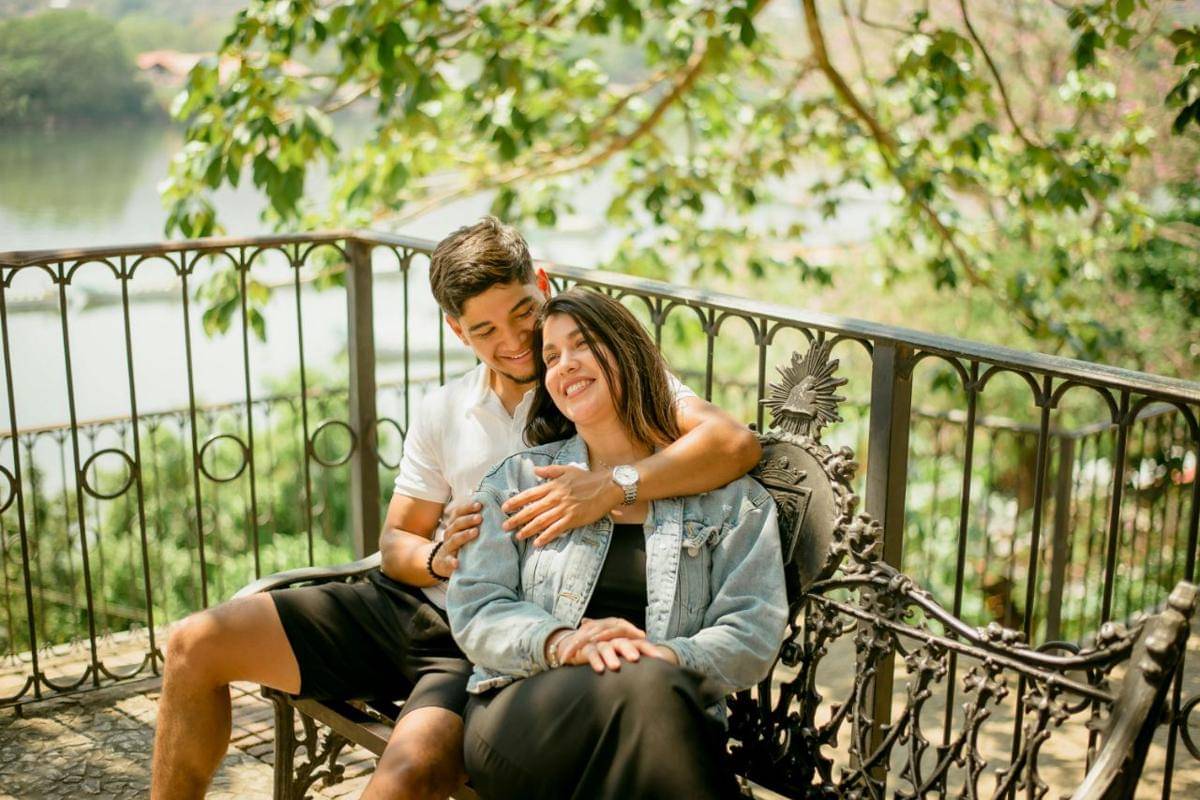 potret pasangan bahagia