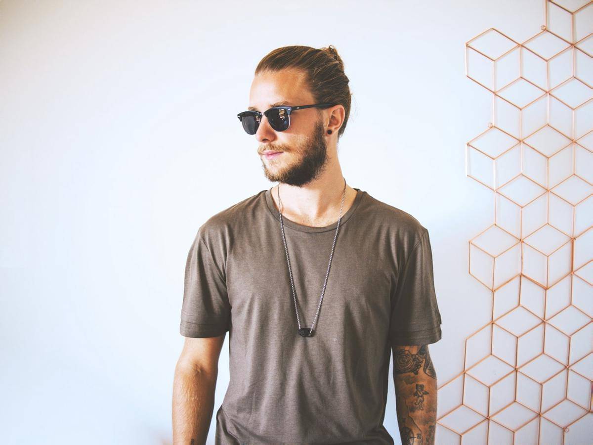 ilustrasi cowok alpha