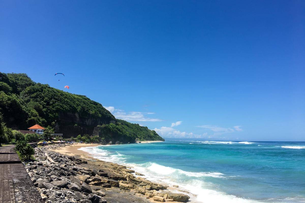 Pantai Pandawa, salah satu destinasi wisata di Bali selatan (dok.pribadi/Natalia Indah)