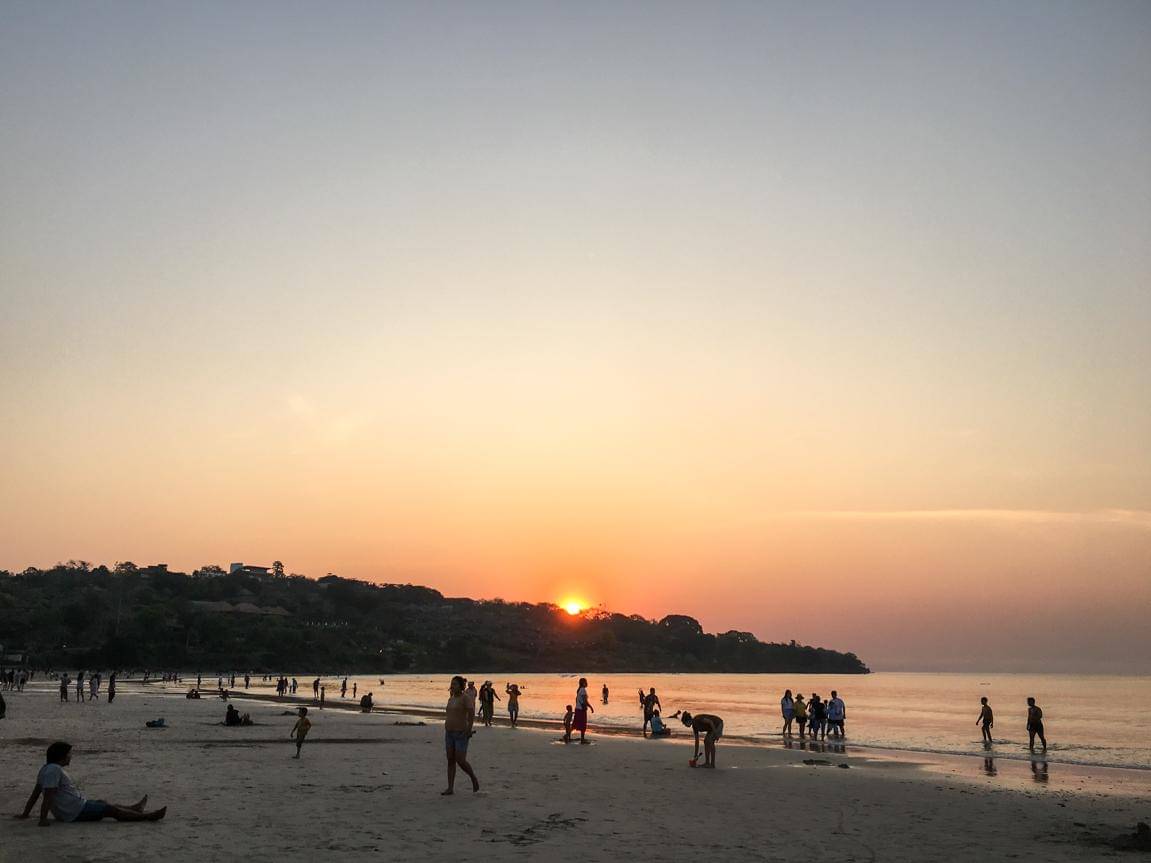 suasana salah satu pantai di Jimbaran saat sore hari (dok.pribadi/Natalia Indah)